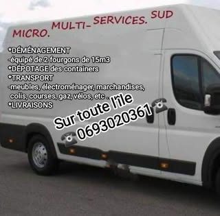 Fourgon blanc lettré avec la liste des services